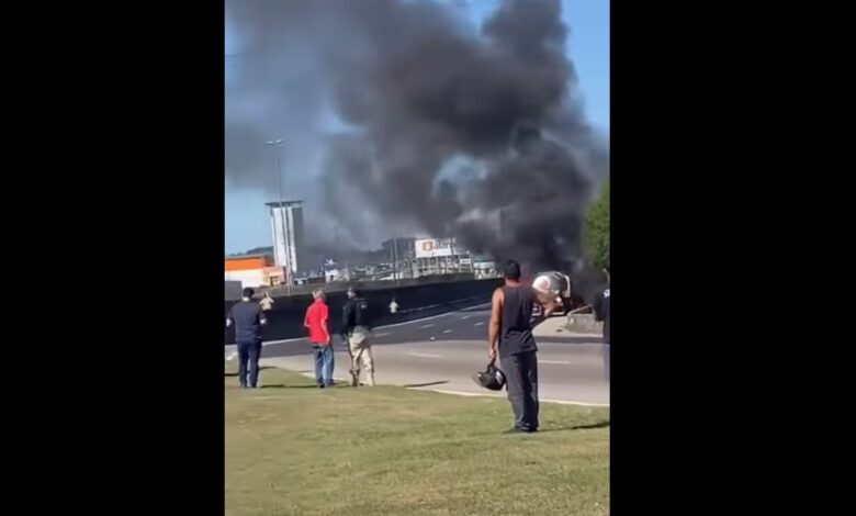 Caminhão pega fogo